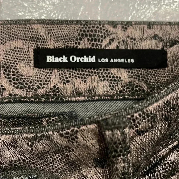 [W26L29]Black Orchid by Julien.J Low Rise Skinny Denim Metallic  Floral NWOT - Picture 3 of 8